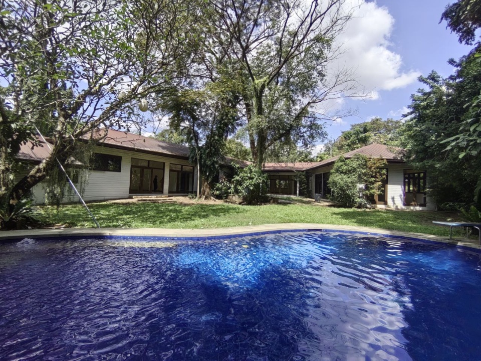 Villa For Rent in Dasmariñas