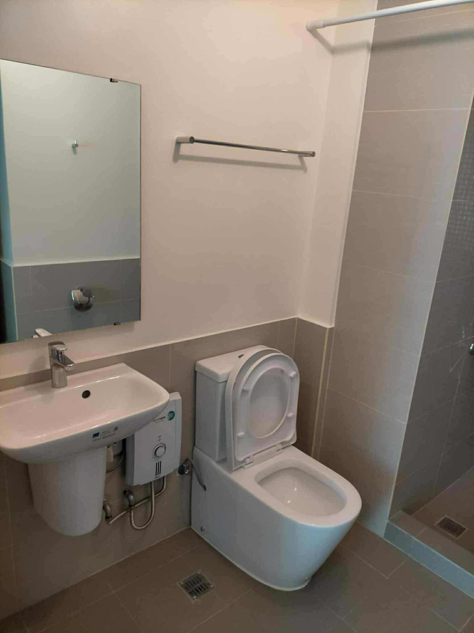 Condo For Rent in Salcedo Village