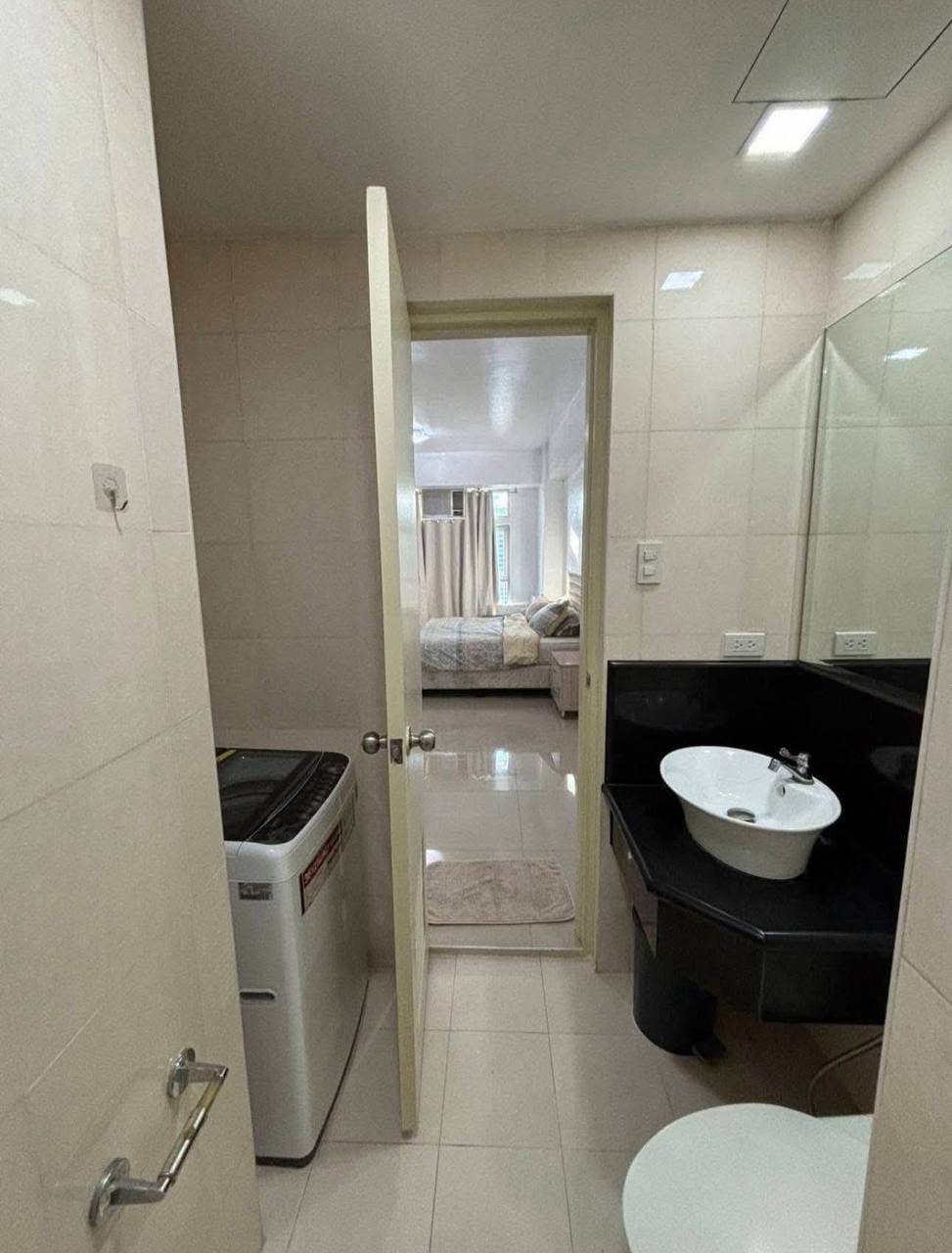 Apartment For Rent in Legazpi Village