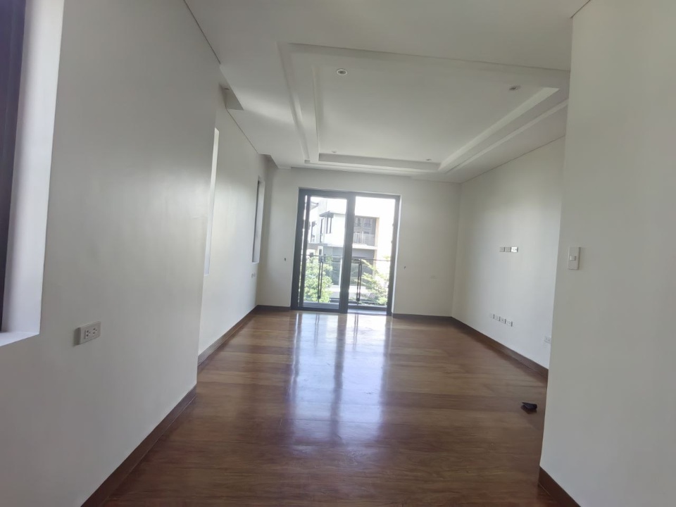 Villa For Rent in McKinley Hill