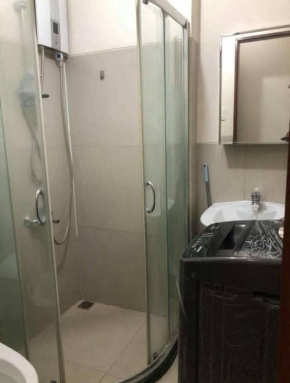 Apartment For Sale in Legazpi Village