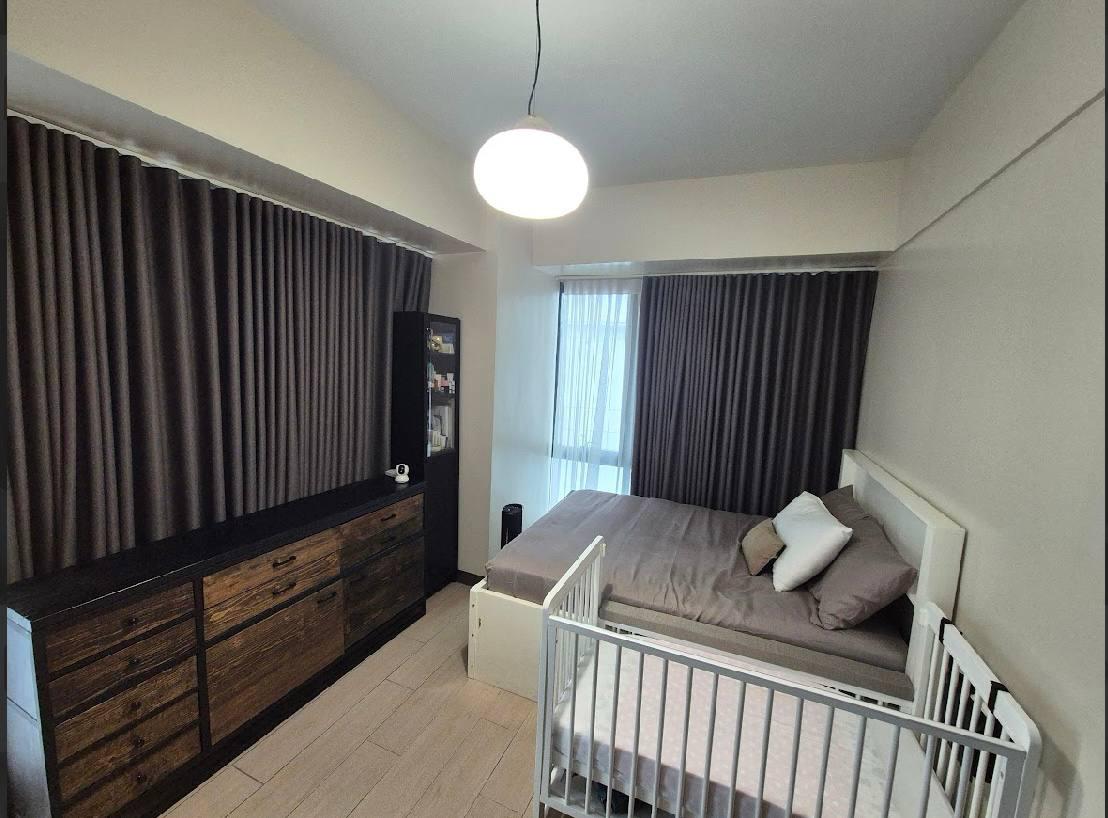 Apartment For Sale in McKinley Hill