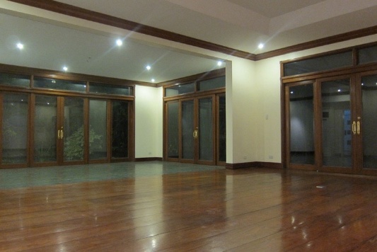 Villa For Rent in Dasmariñas