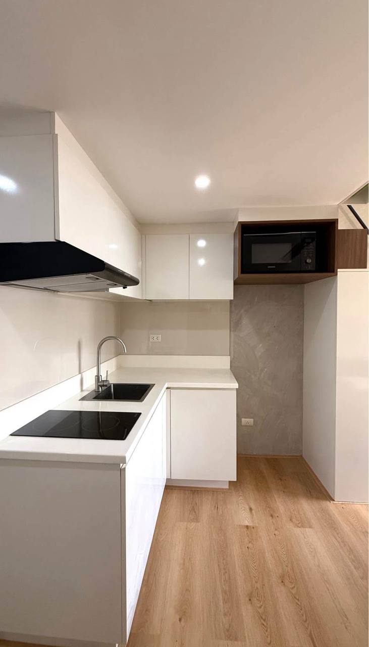 ESCALADES EAST TOWER