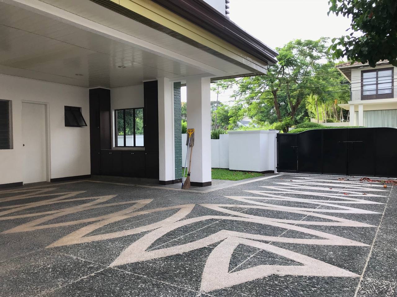 Apartment For Rent in Ayala Alabang