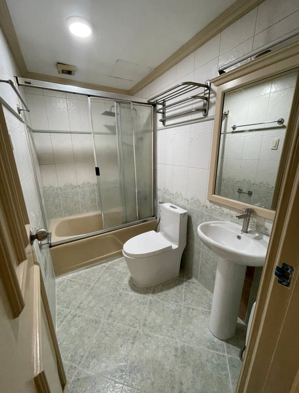 Apartment For Sale in Malibay