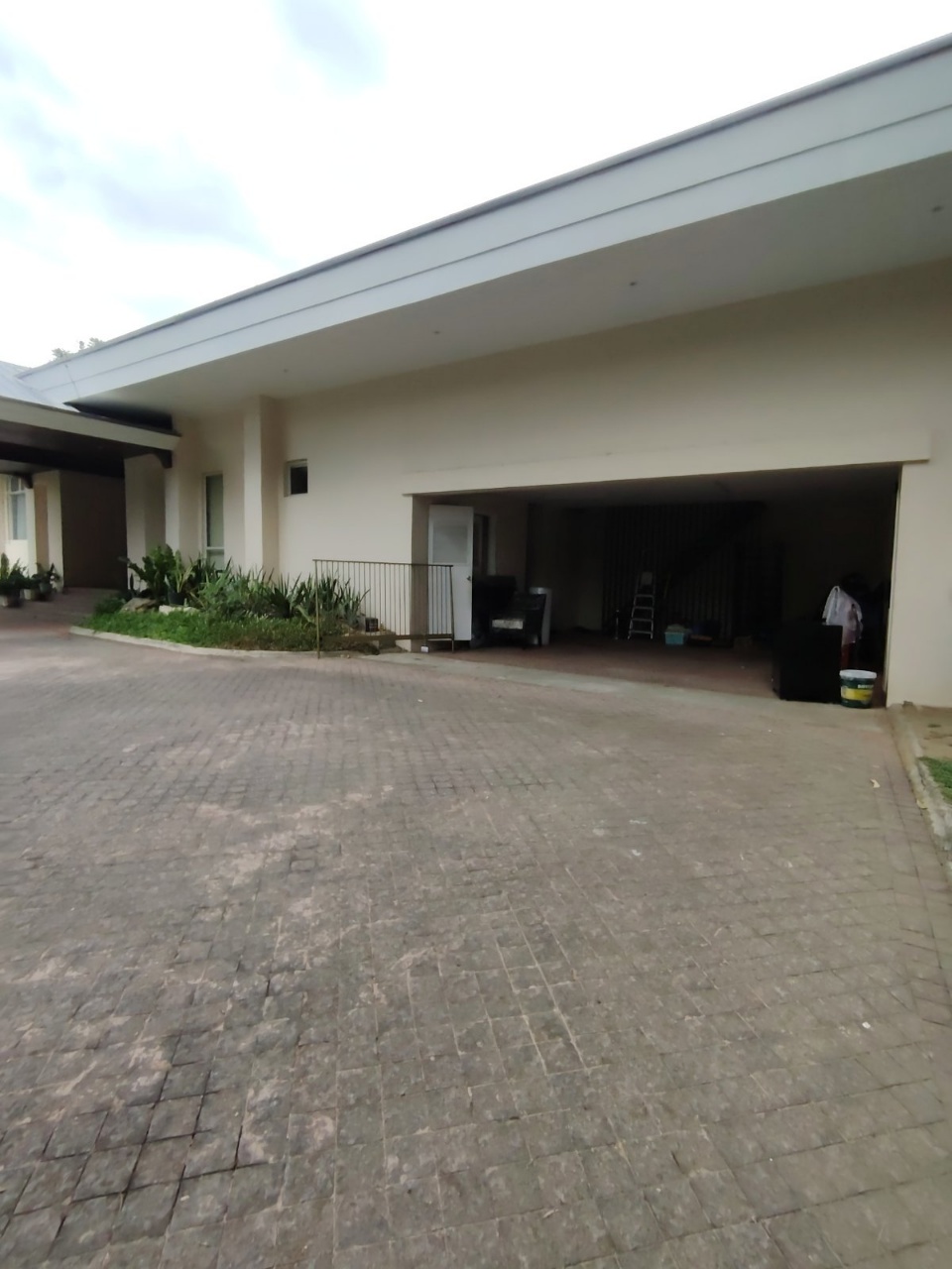 Villa For Rent in Dasmariñas