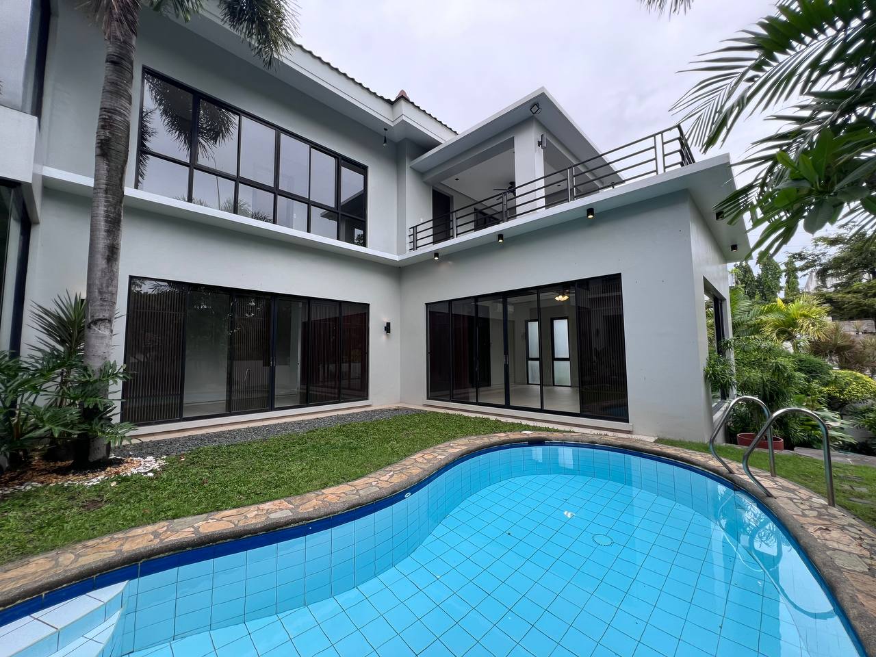 ANAHAW ST AYALA ALABANG VILLAGE