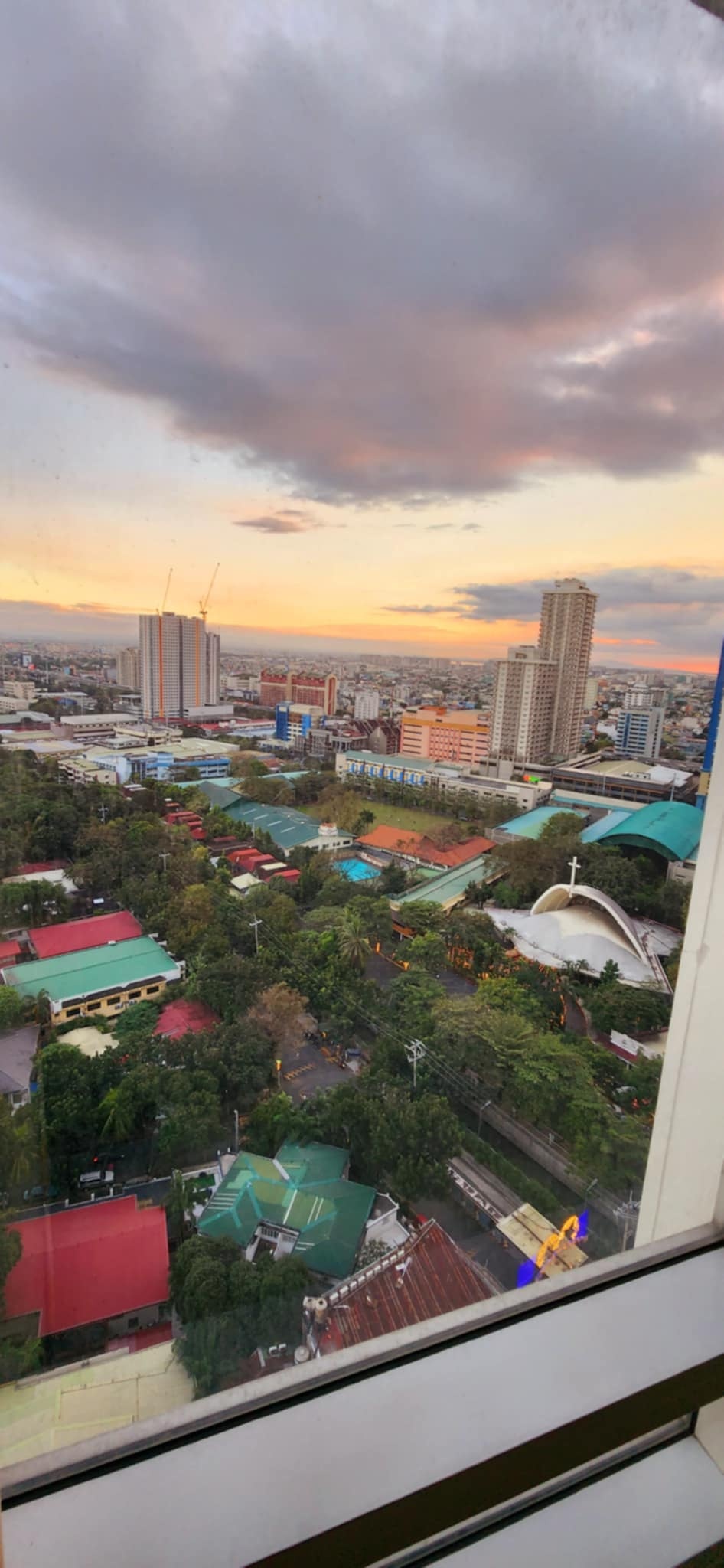 Condo For Rent in Legazpi Village