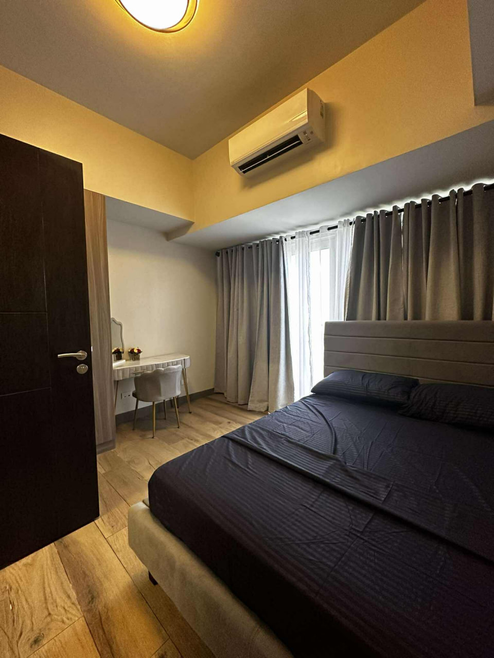 Condo For Rent in McKinley Hill
