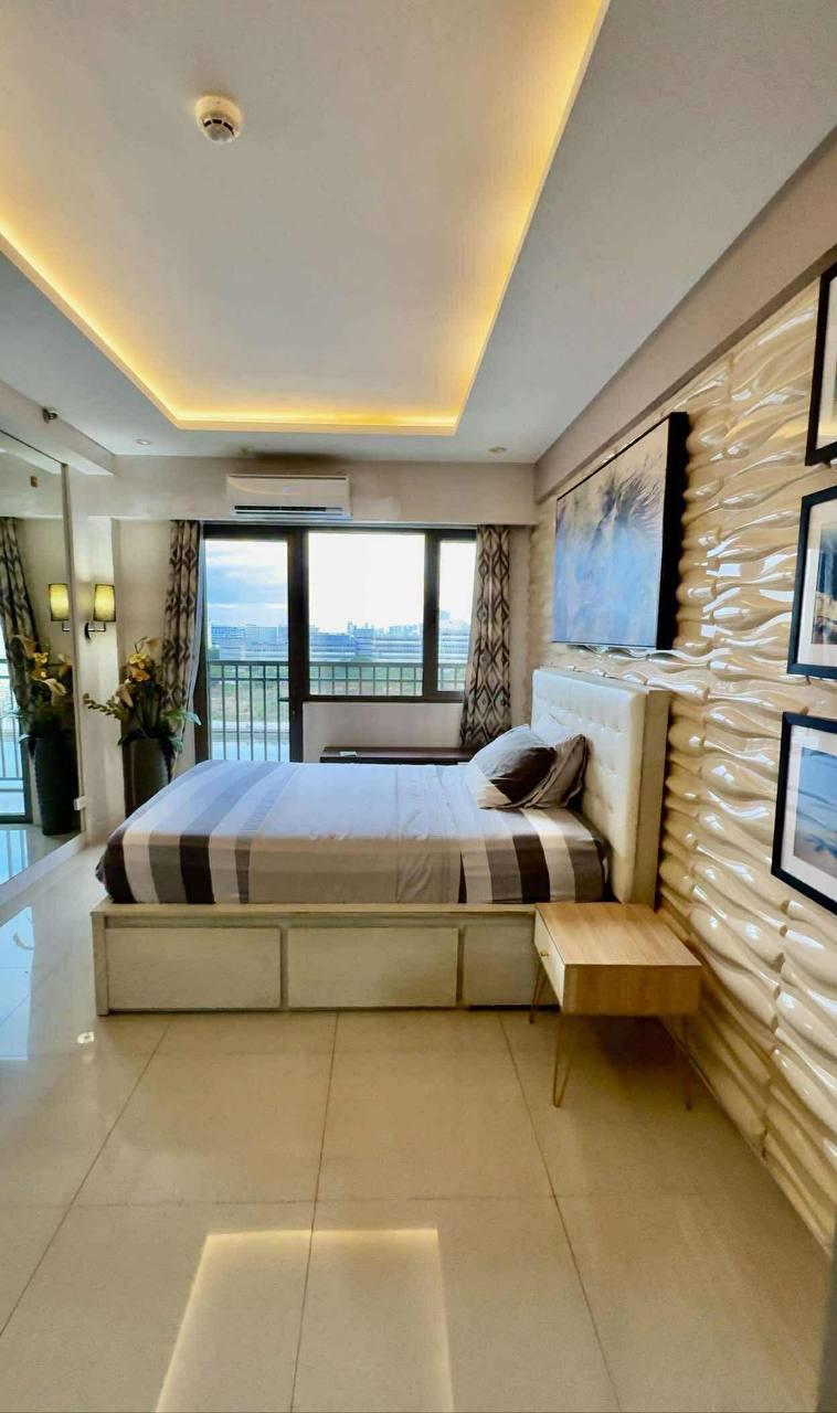 SHORE RESIDENCE