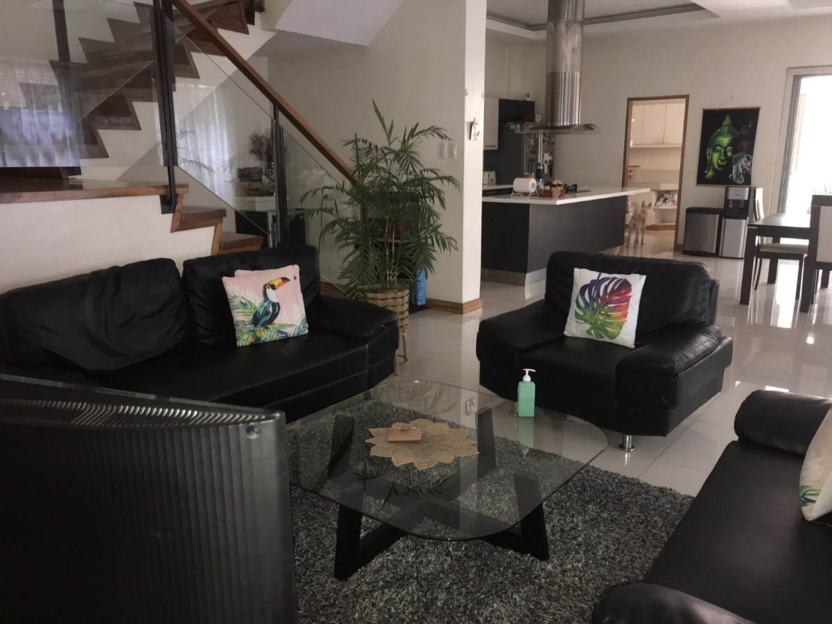 Villa For Rent in San Lorenzo