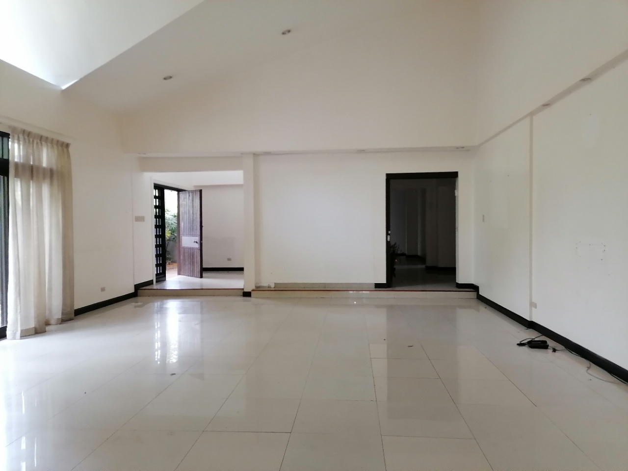 Villa For Rent in Dasmariñas