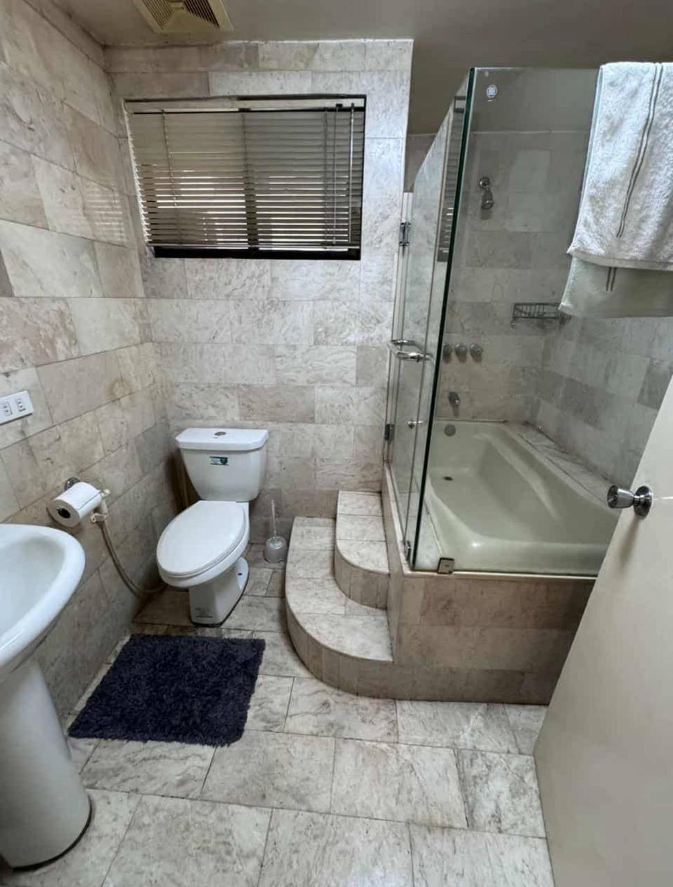 Apartment For Rent in Urdaneta