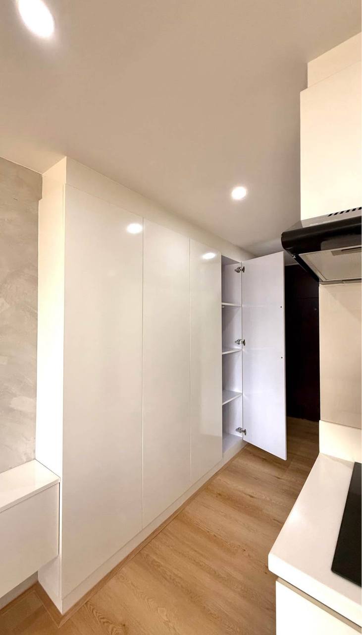 ESCALADES EAST TOWER