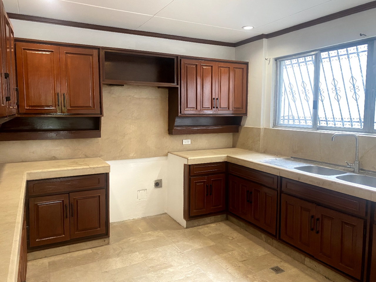 Apartment For Rent in Oranbo