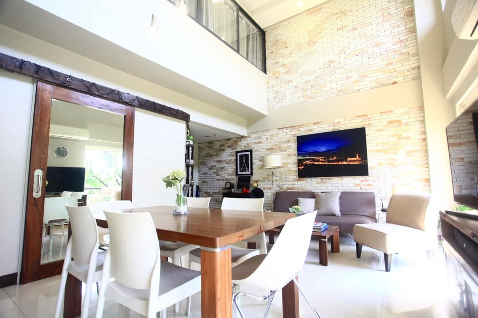 Apartment For Rent in McKinley Hill
