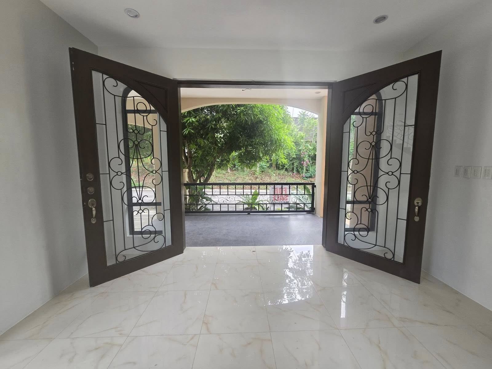 Condo For Sale in Alabang