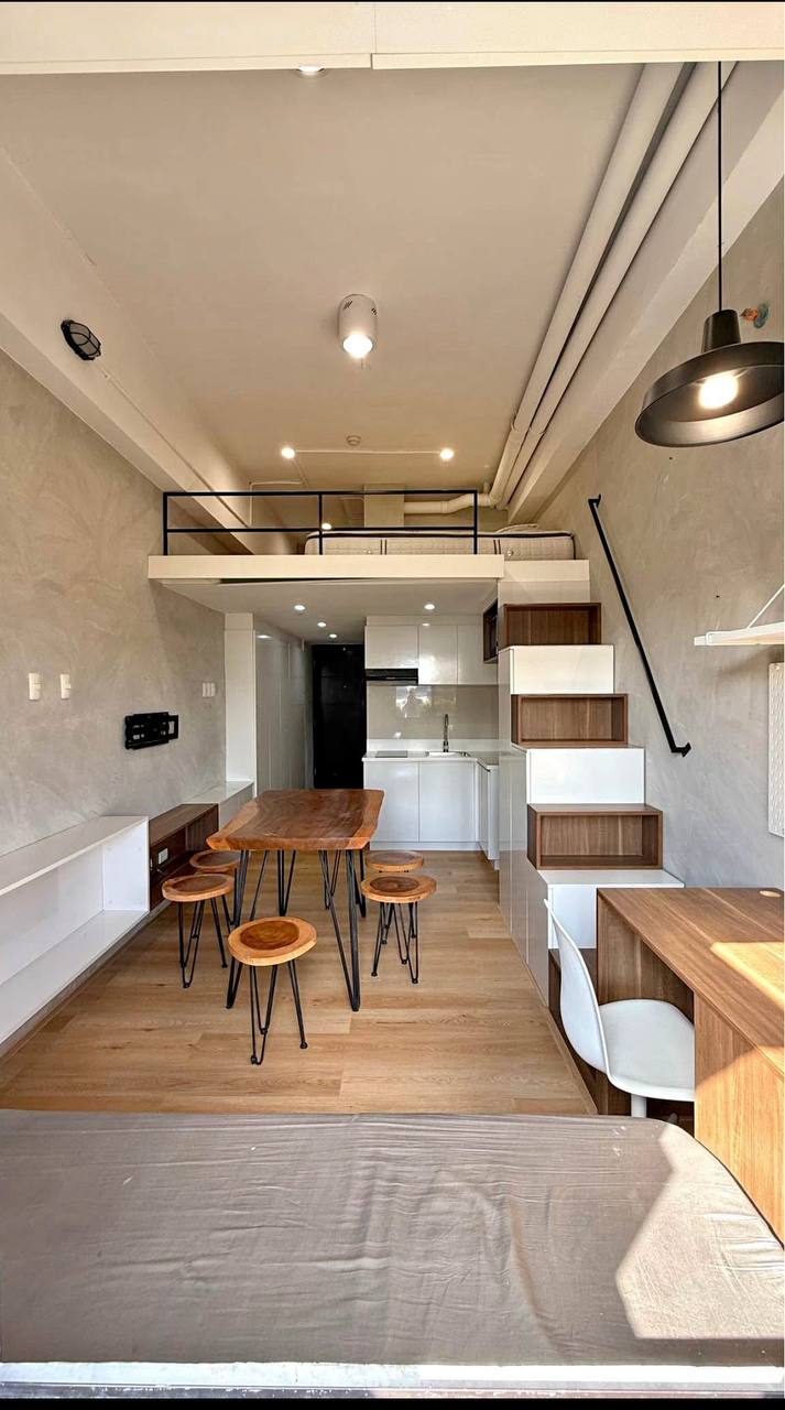 ESCALADES EAST TOWER