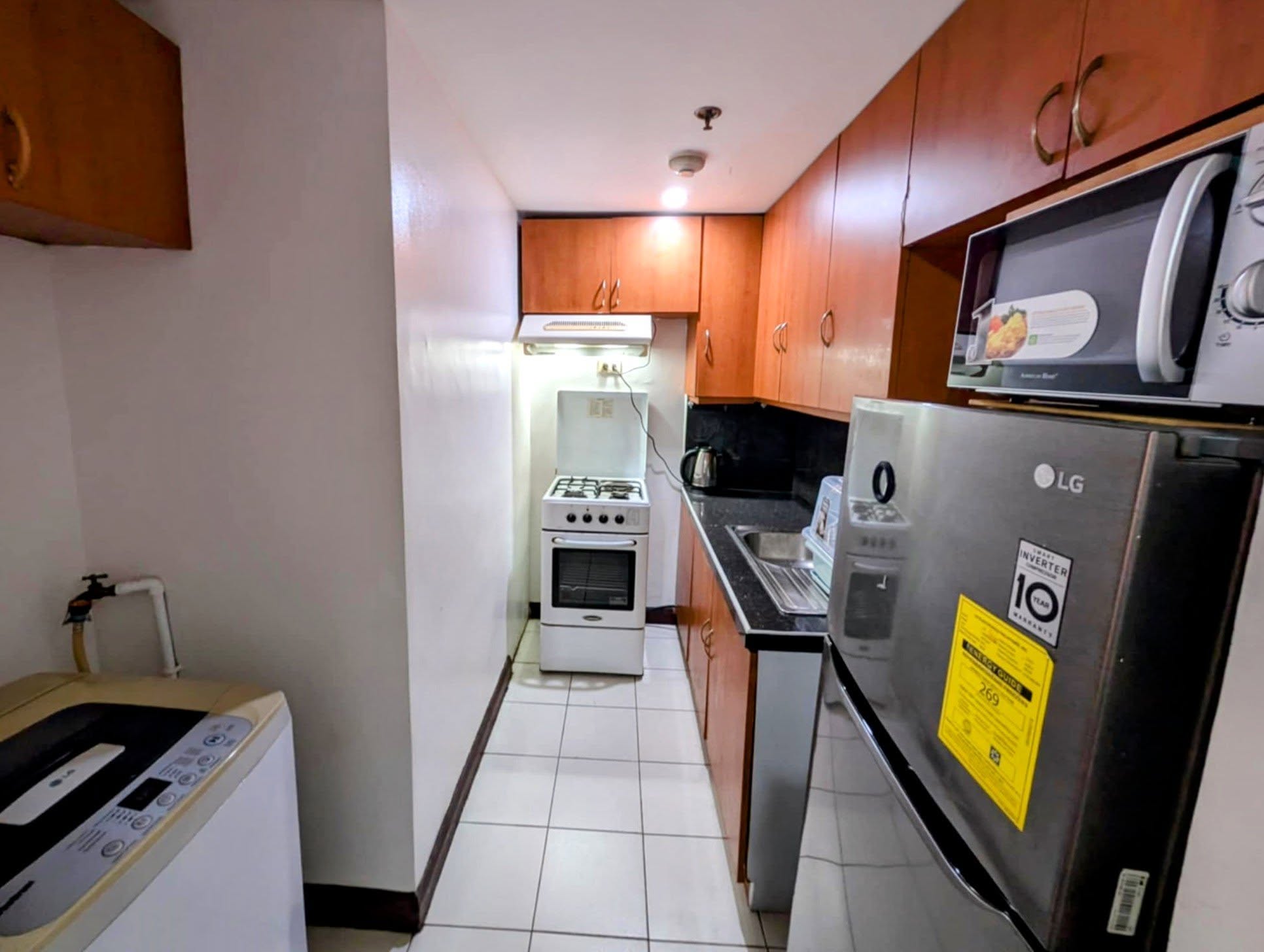 Condo For Rent in Legazpi Village