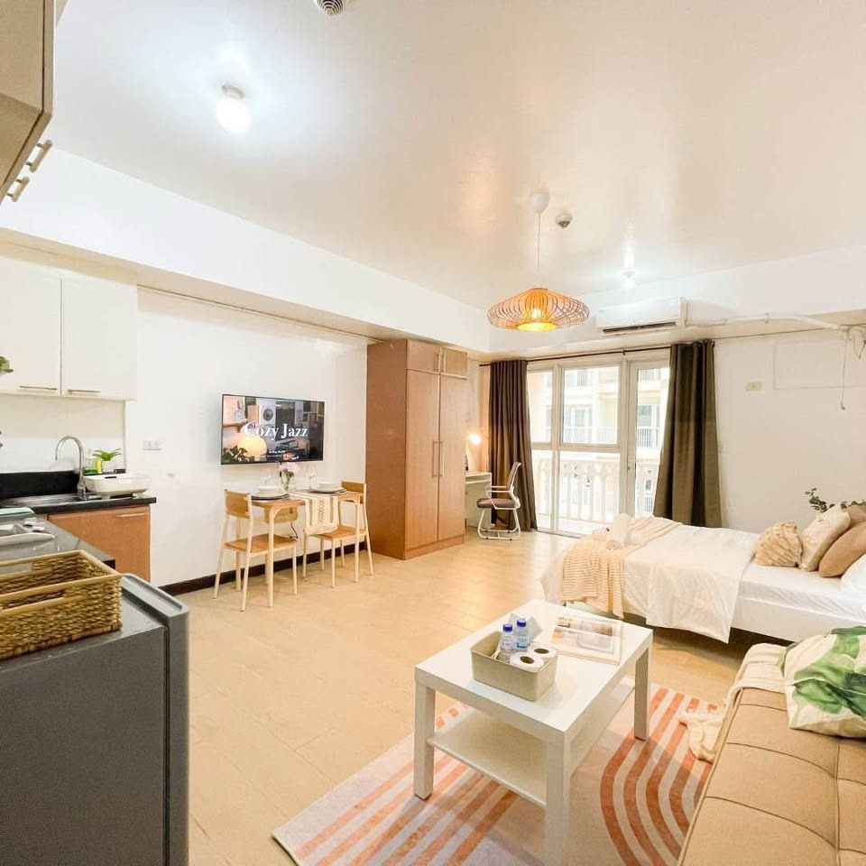 Apartment For Sale in McKinley Hill