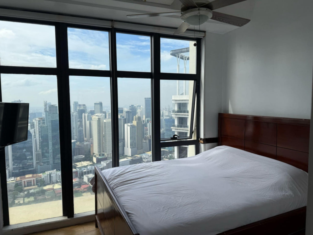 Condo For Sale in Poblacion