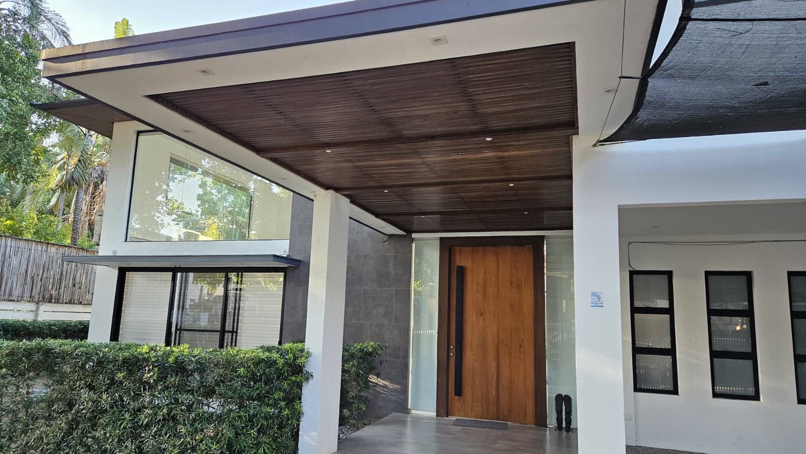 Apartment For Rent in Ayala Alabang