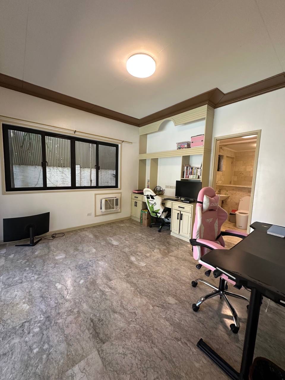 Apartment For Sale in Ayala Alabang
