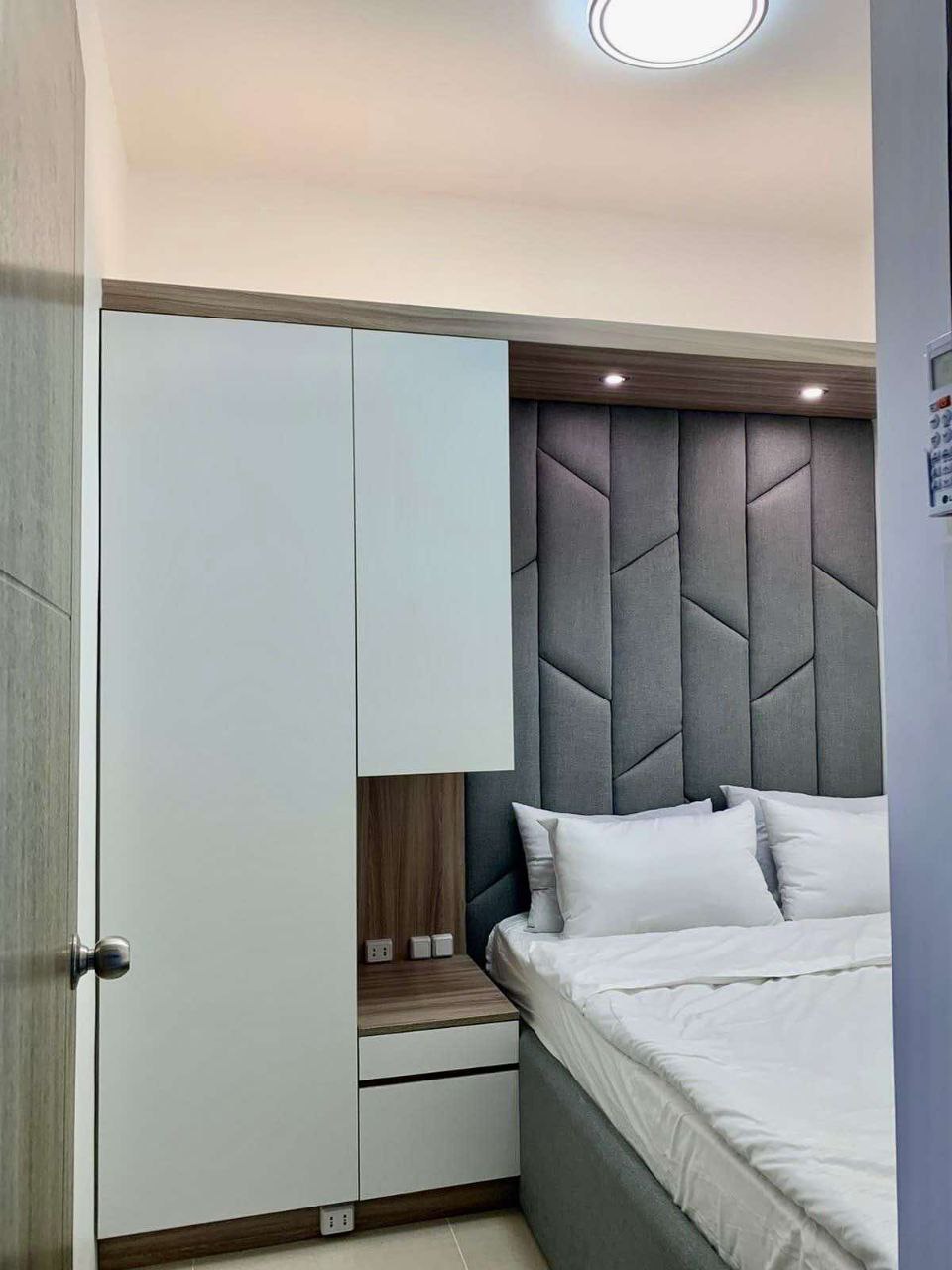 Apartment For Sale in Highway Hills